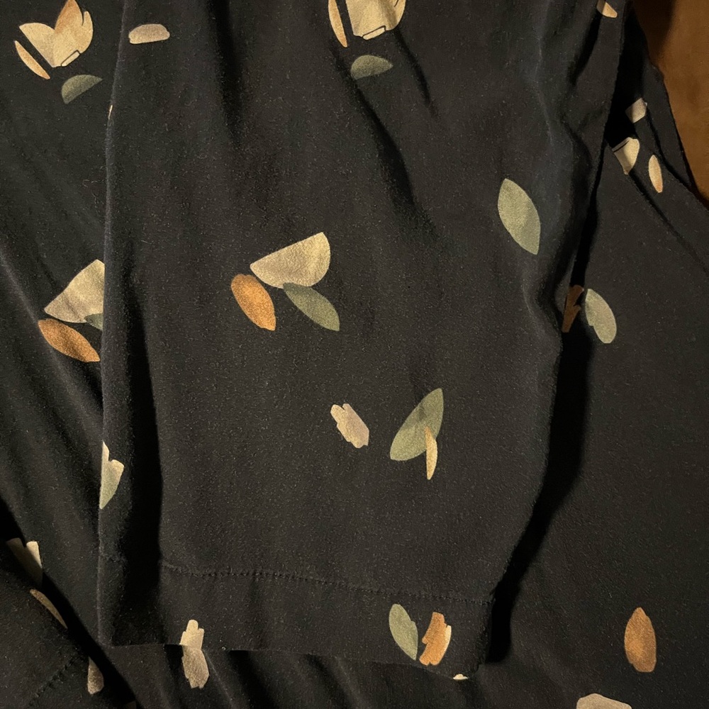 Ladies top - Picture 2 of 3